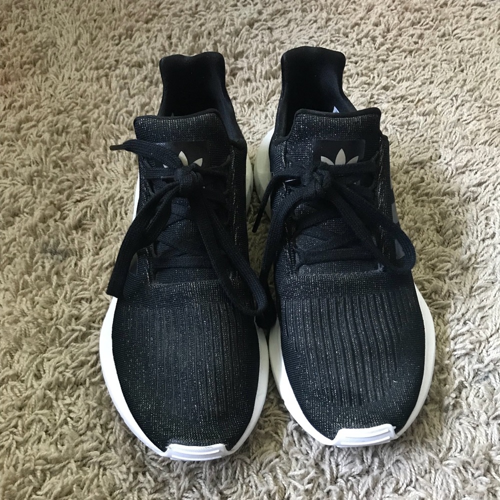 Adidas Tennis Shoes